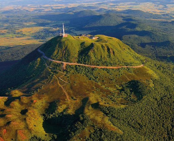 À LA DÉCOUVERTE DES MERVEILLES DE L'AUVERGNE