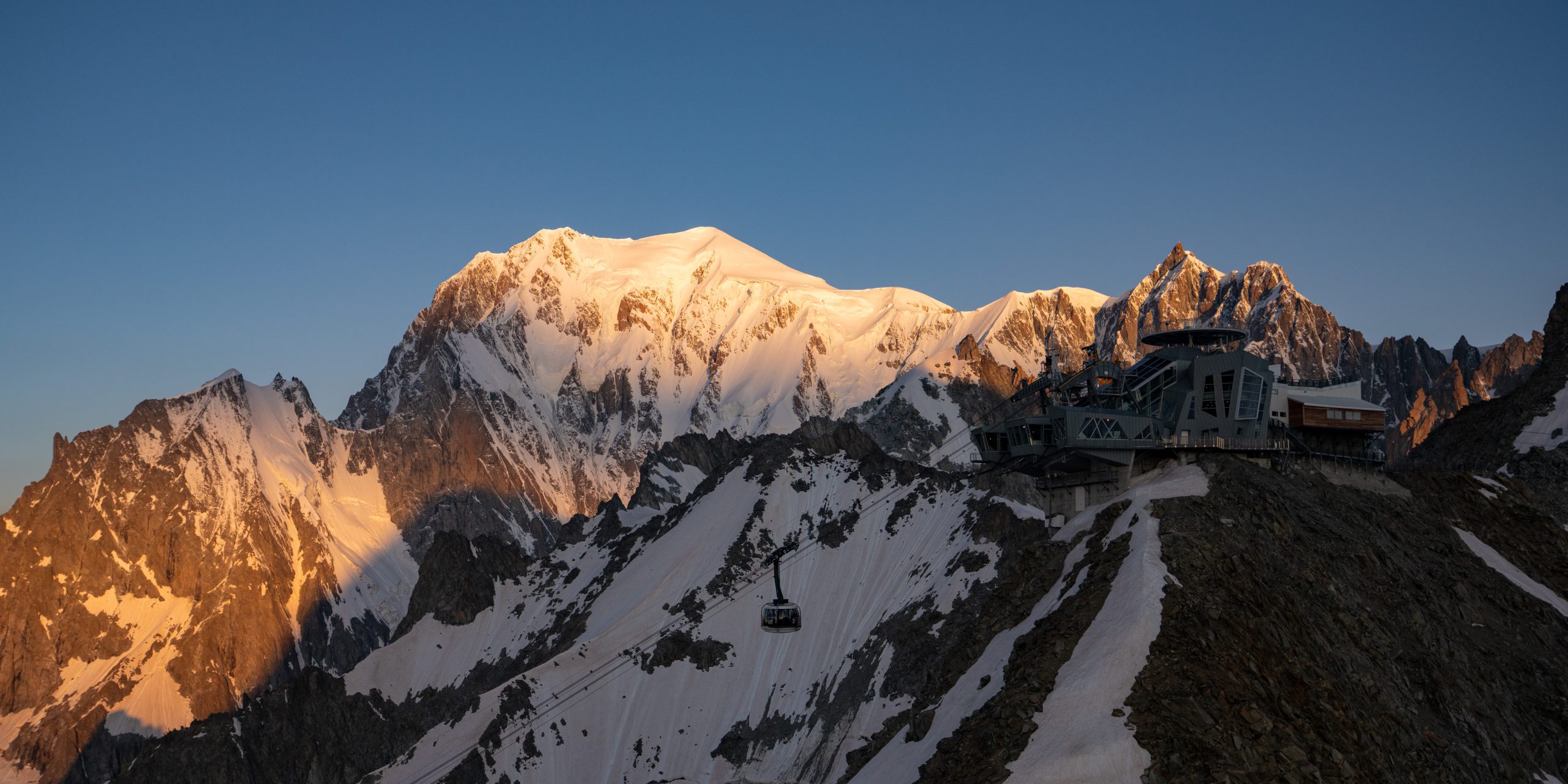 AU SOMMET DU MONT-BLANC